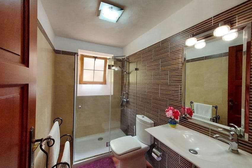 Bathroom, Casa Las Gemelas, Holiday Rental with Pool Tijarafe