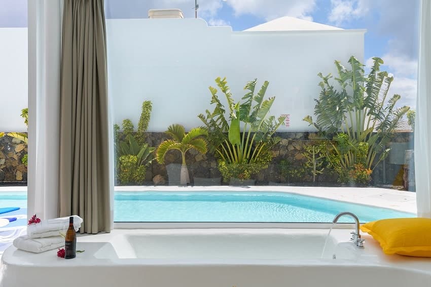 Bathtub, Suite Love Deluxe, Lanzarote Apartment Bathtub, Suite Love Deluxe, Lanzarote Apartment