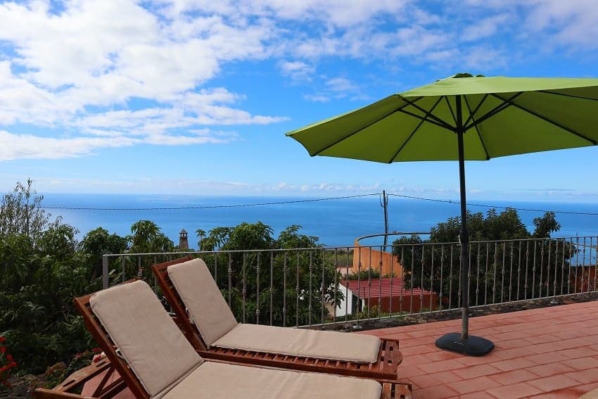 Sunbeds, Casa Las Gemelas, Holiday Rental with Pool La Palma