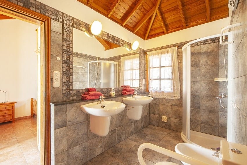 Bathroom, Country House Tijarafe, Holiday Villa La Palma