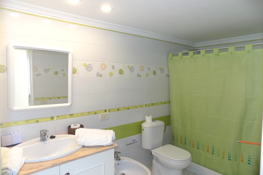 Spain - Canary Islands - La Palma - Puerto Naos - Apartment Atlántico Playa - Bathroom with shower