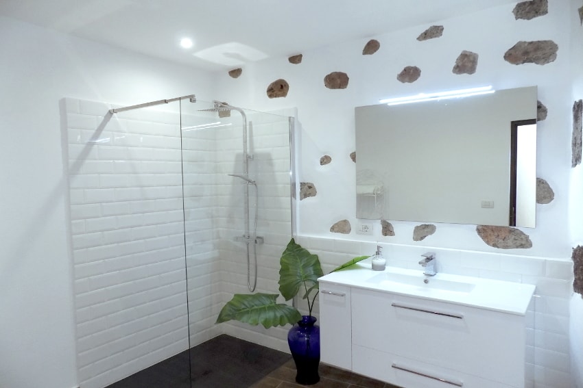 Spain - Canary Islands - La Palma - Tazacorte - Casa Maria - Bathroom with shower