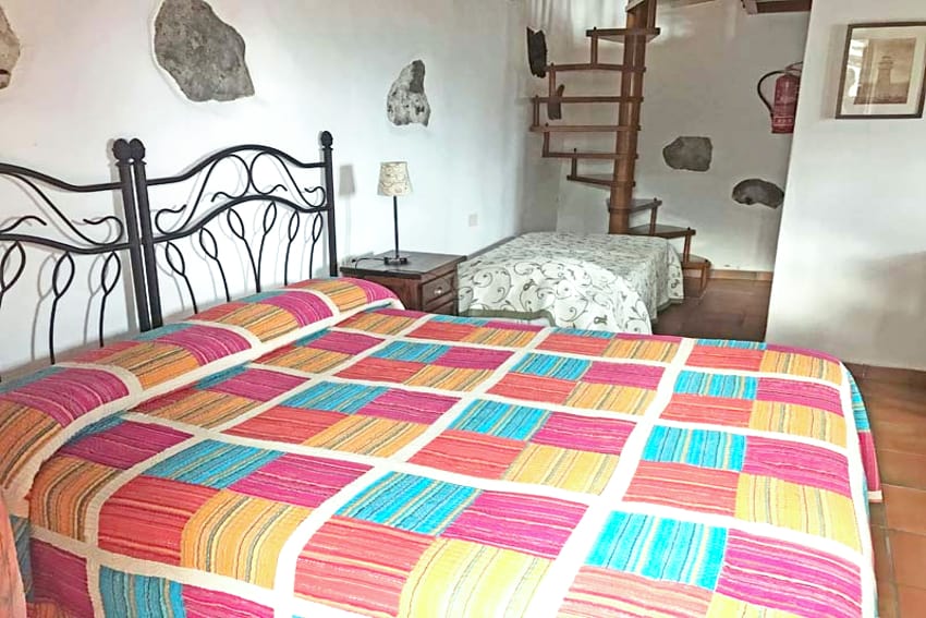 España - Islas Canarias - El Hierro - Frontera - Casa Gilberto - Dormitorio con cama doble en la planta baja