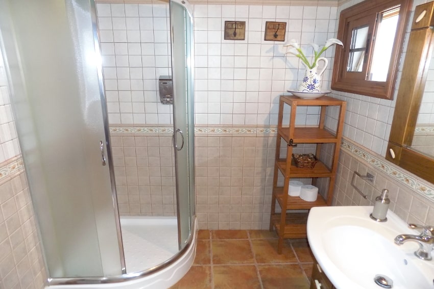 Spain - Canary Islands - El Hierro - Frontera - Finca Arteaga - Bathroom with shower