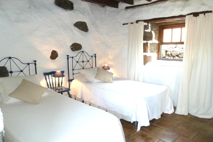 Spain - Canary Islands - El Hierro - Los Llanillos - Casa Pepe Luis - Bedroom with two single beds