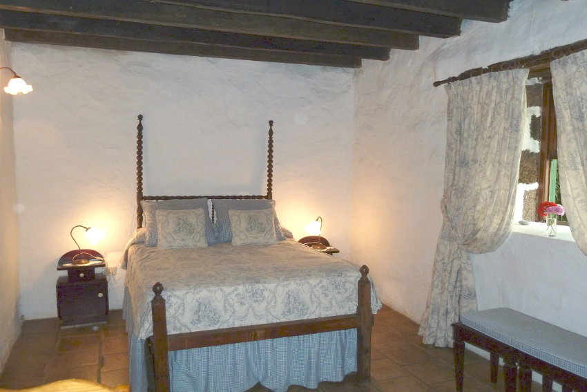 Spain - Canary Islands - El Hierro - Los Llanillos - Casa Pepe Luis - Bedroom with double bed