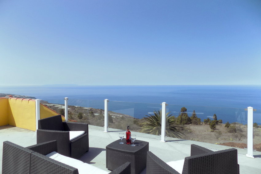 Spain - Canary Islands - La Palma - Tijarafe - Casa La Hoya - Roof-deck with incredible view towards the Atlantic Ocean