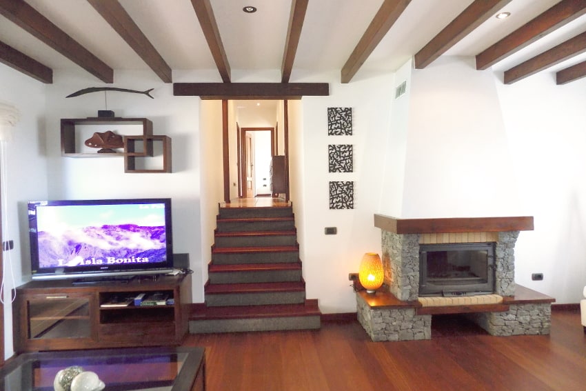 Spain - Canary Islands - El Hierro - Frontera - Villa Mocanes - Living room with fireplace, SAT-TV and view towards t
