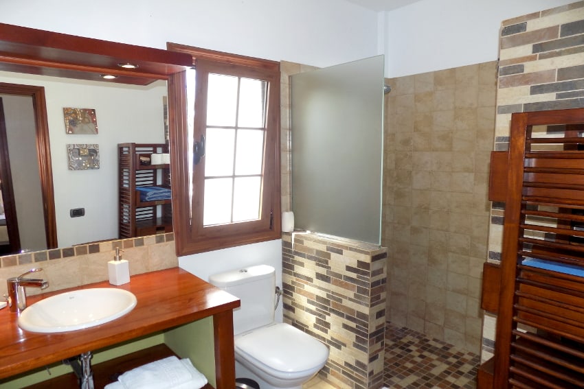 Spain - Canary Islands - El Hierro - Frontera - Villa Mocanes - Bathroom with shower
