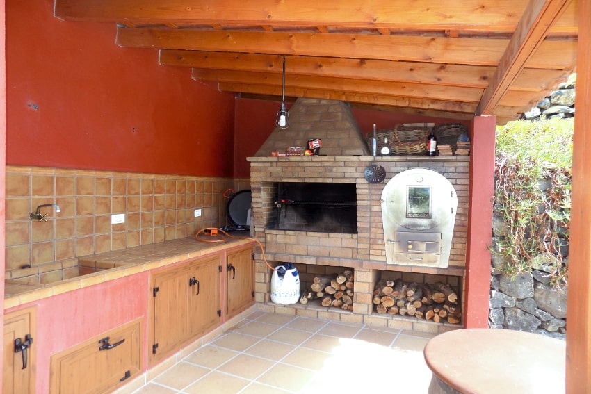 Spain - Canary Islands - El Hierro - Frontera - Villa Mocanes - Barbecue with wood burning stove
