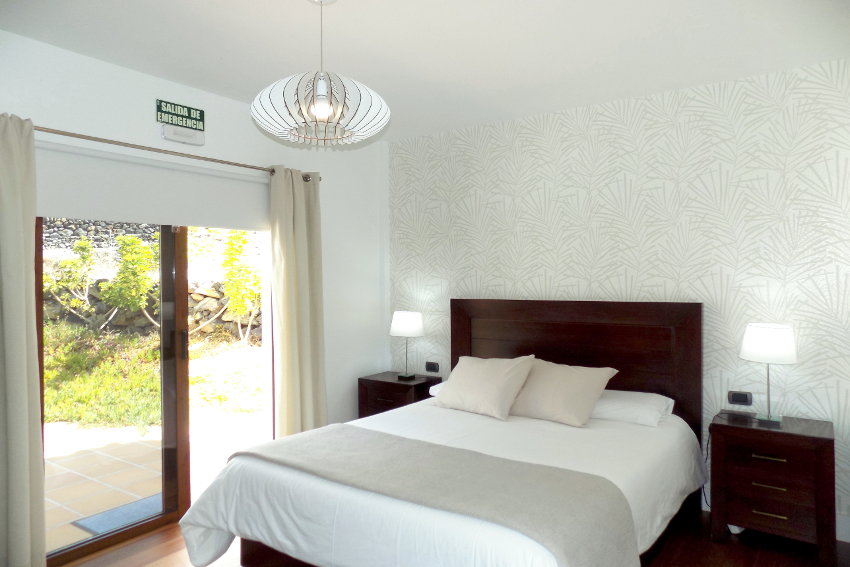 Spain - Canary Islands - El Hierro - Frontera - Villa Mocanes - Masterbedroom with direct access to the pool