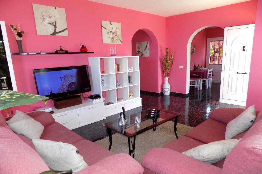 Spain - Canary Islands - La Palma - Tijarafe - Casa La Hoya - Living room with air conditioner, SAT-TV and direct access to the kitchen