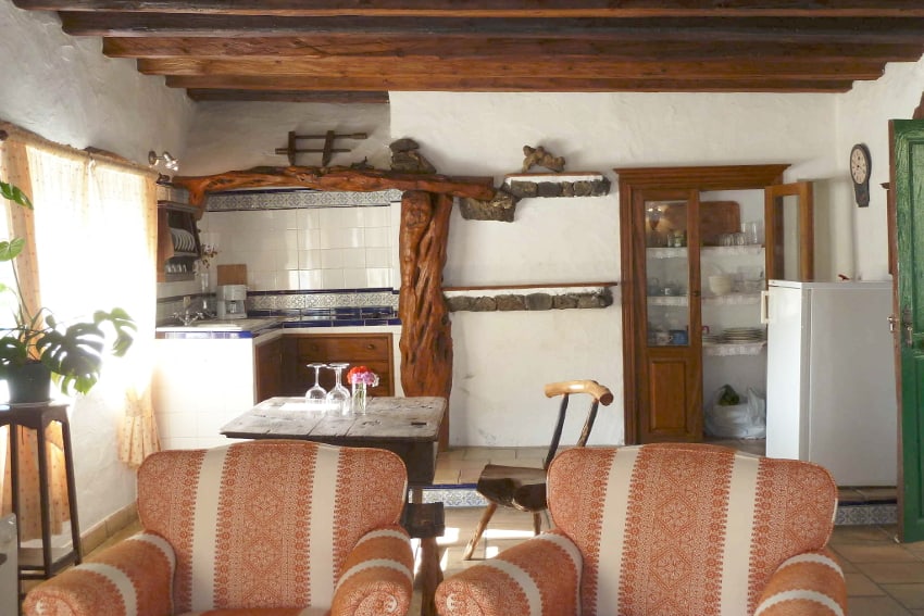 Spain - Canary Islands - El Hierro - Los Llanillos - Casa Pepe Luis - Eat-in kitchen with integrated living room